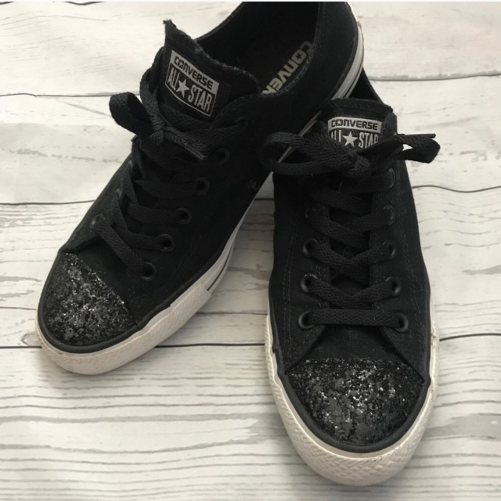 Black Low cut converse